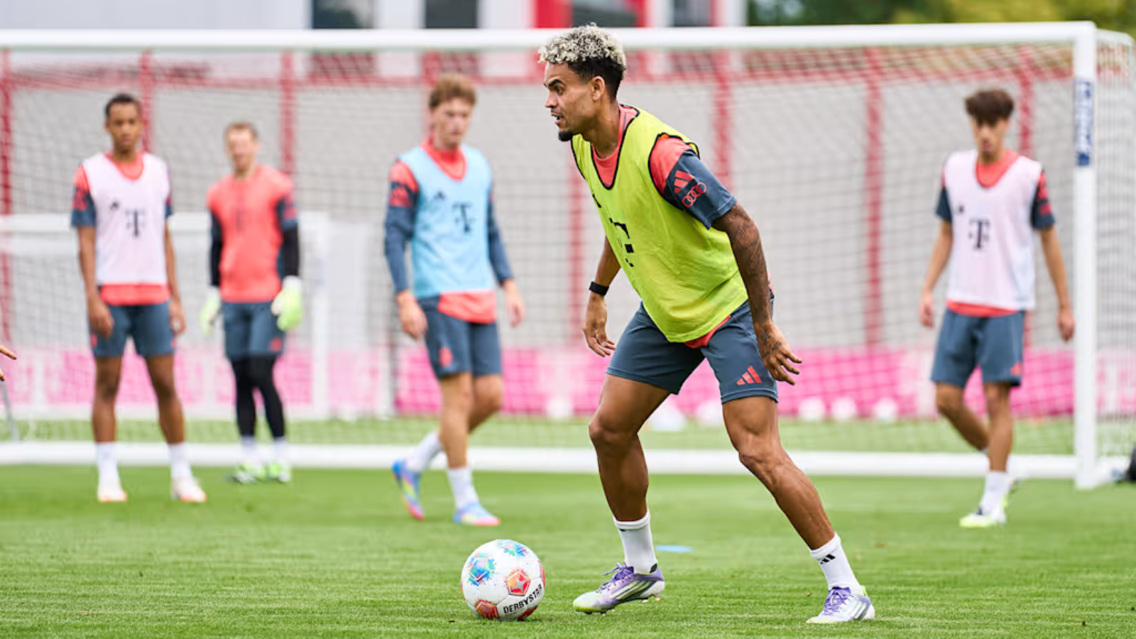 Luis Diaz menajalani sesi latihan dengan Bayern Munchen