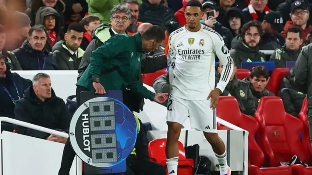 trent alexander-arnold ketika mengantikan Arda Guller di Anfield