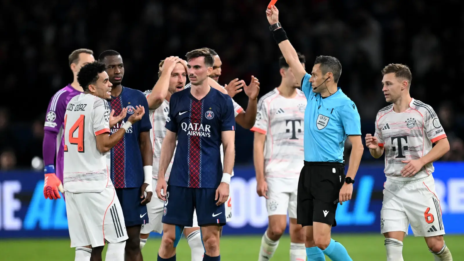 Luis Diaz mendapatkan Kartu merah di babak pertama saat melawan PSG